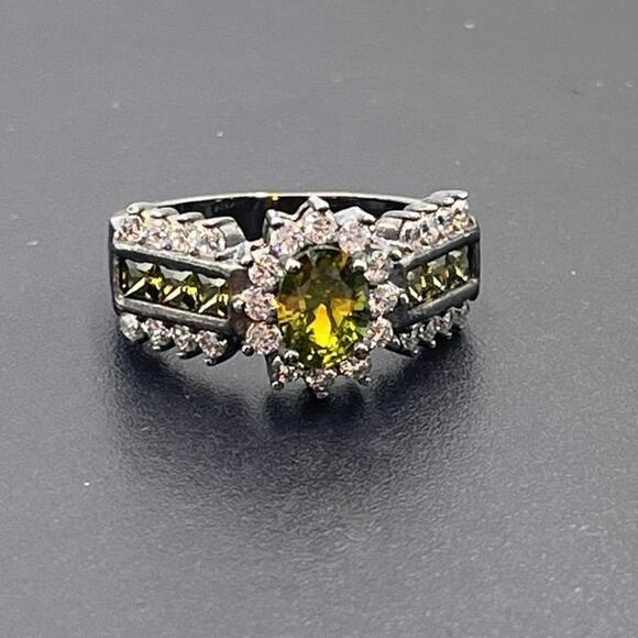 Sterling Silver 4-Prong Olive Green Oval Cubic Zirconia 6 gr Ring Sz 10 1/4 - Picture 1 of 12